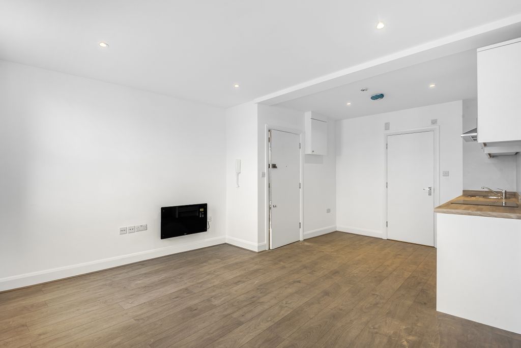 Property photo 2 of 7 925113 (2)