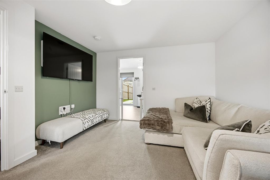 Property photo 3 of 18 06-23_Kensington_Place_Gartcosh_006.Jpg