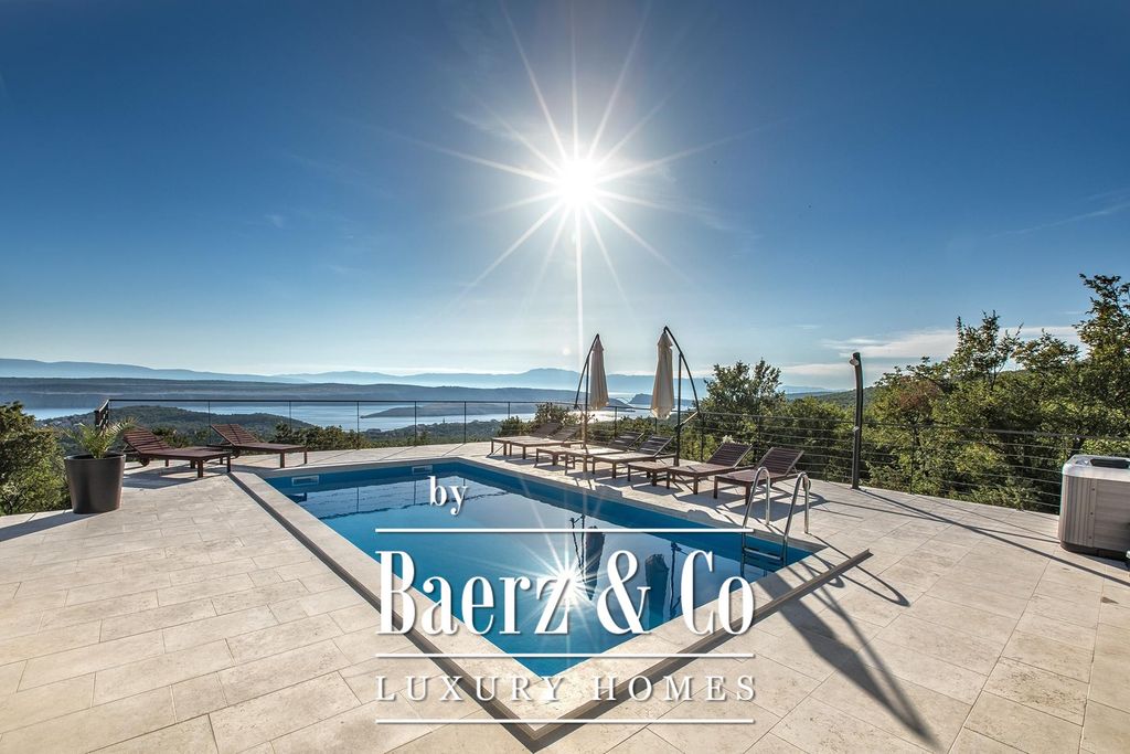 Property photo 2 of 27