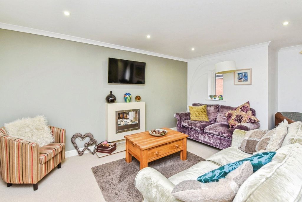 Property photo 2 of 17 Photo