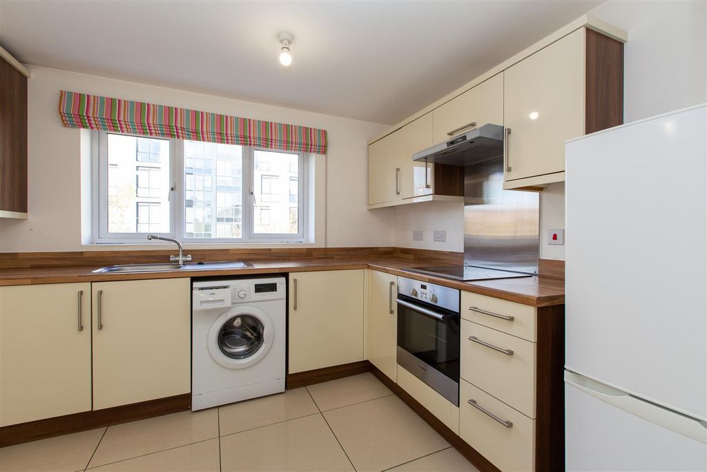 Property photo 2 of 25