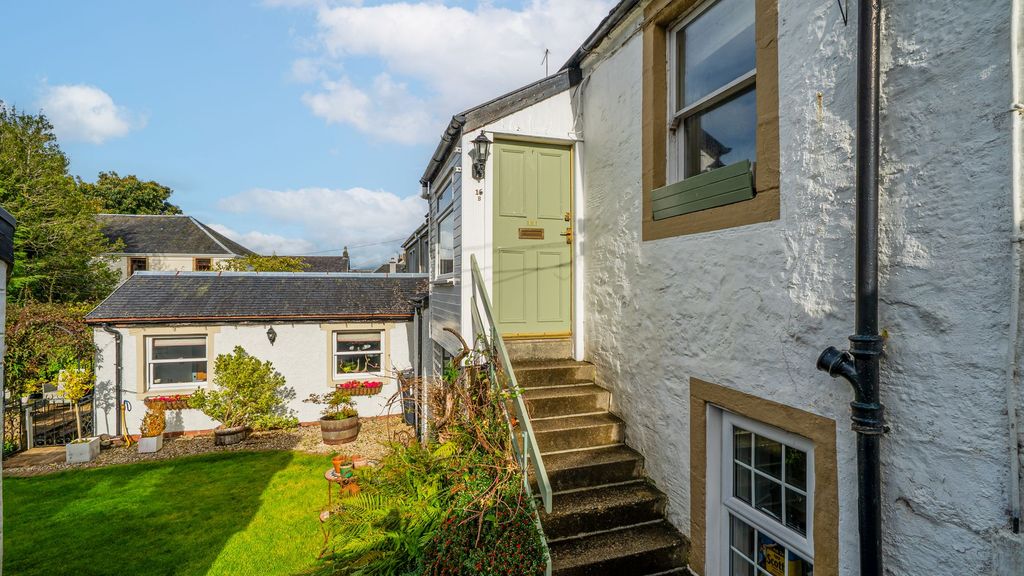 Property photo 2 of 28