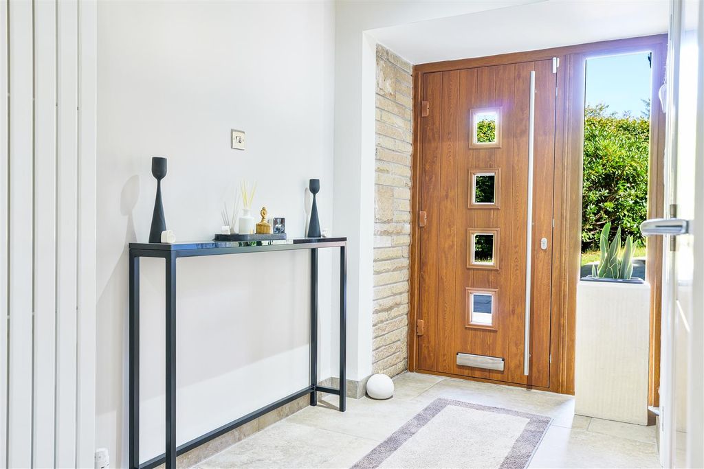 Property photo 3 of 35 3- Hallway.Jpg