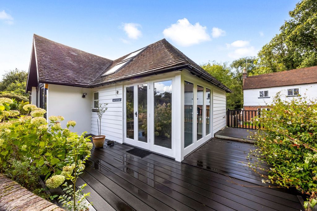 Property photo 2 of 28