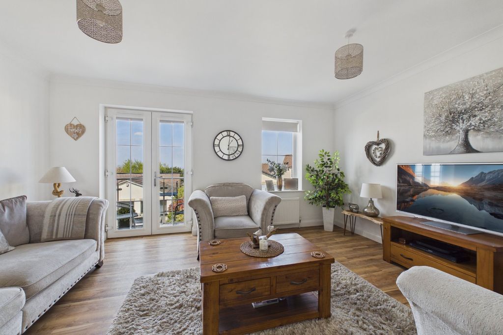 Property photo 2 of 16 Living Room