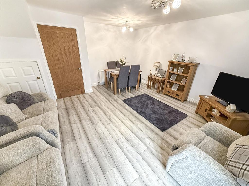 Property photo 2 of 14 Lounge/ Dining Room