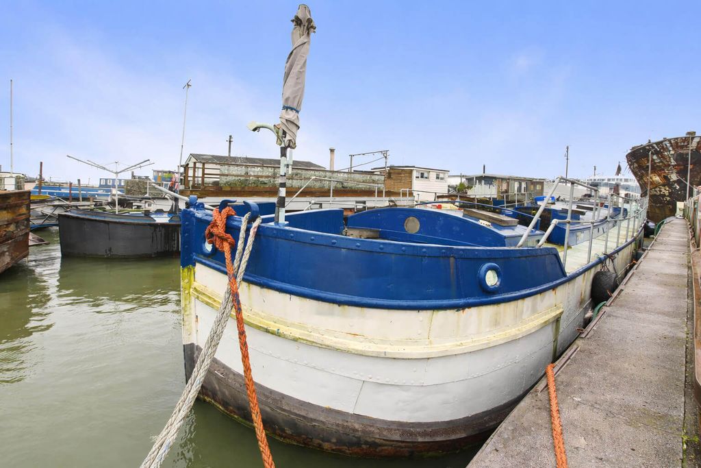 Property photo 2 of 18