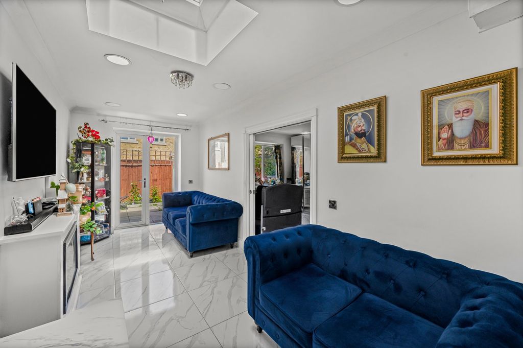 Property photo 1 of 18