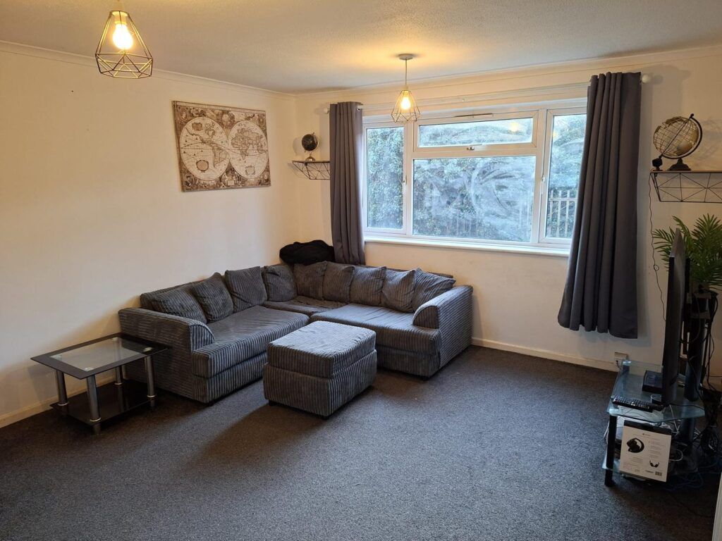 Property photo 3 of 6