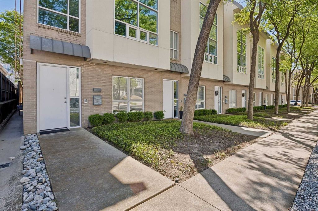 Property photo 1 of 25