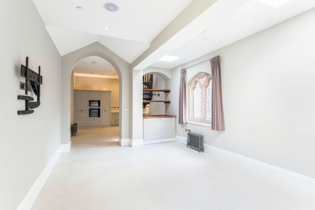 Property photo 2 of 11 14 The Convent Fp...