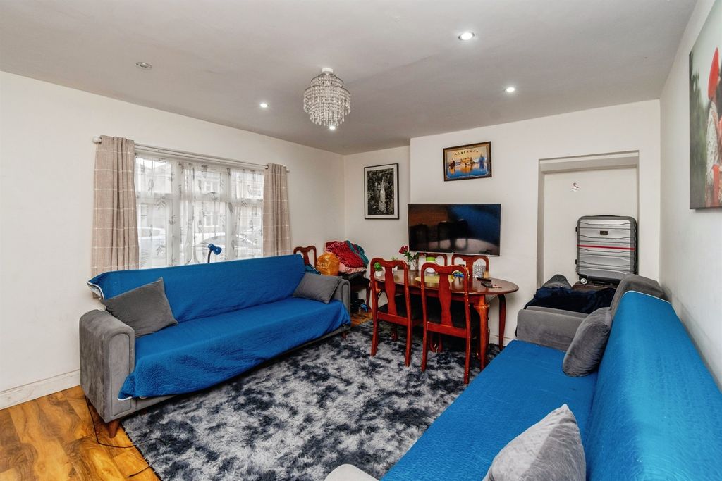 Property photo 2 of 19