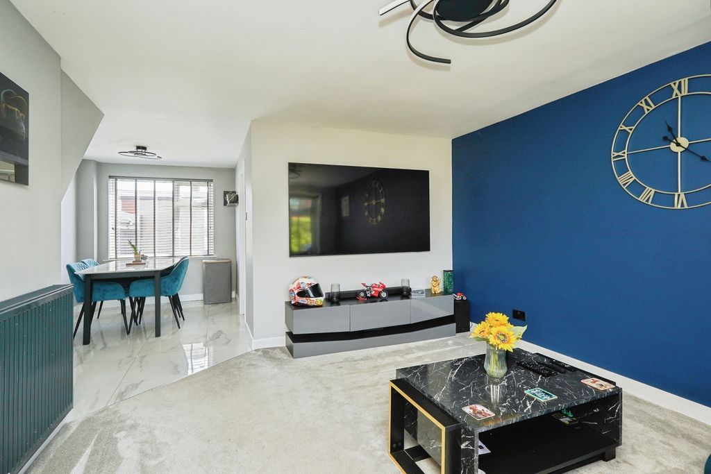 Property photo 3 of 13 Pbox-Img.Jpg