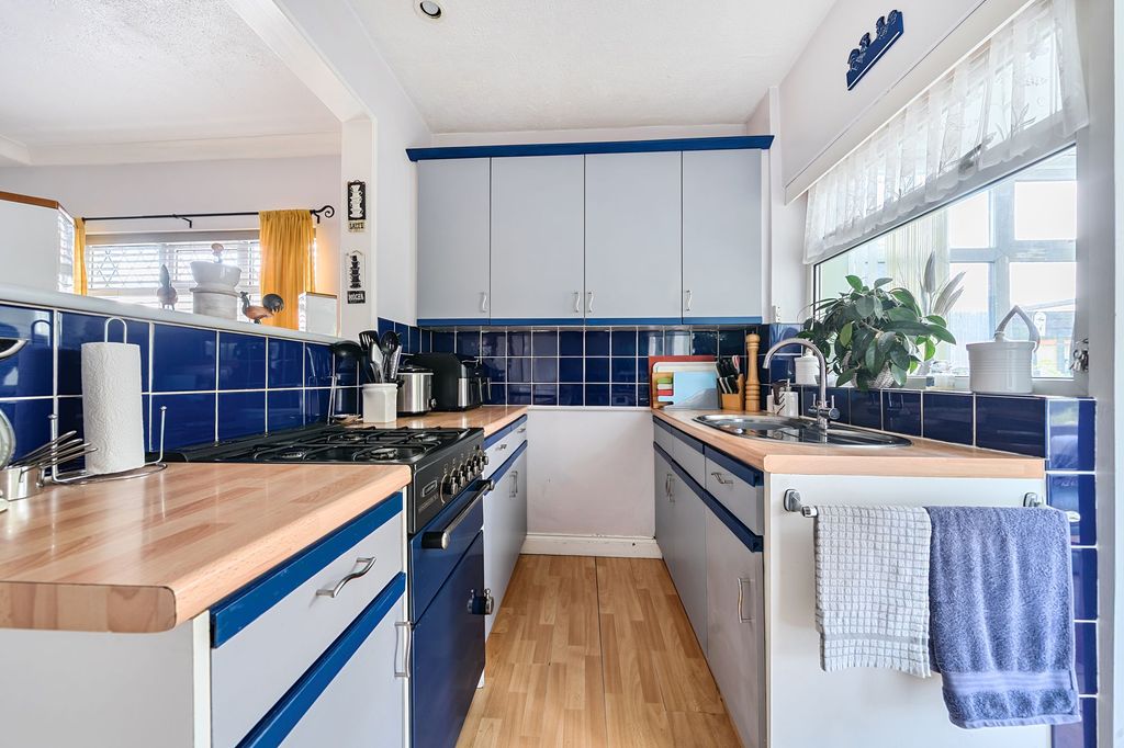 Property photo 3 of 13 Kitchen