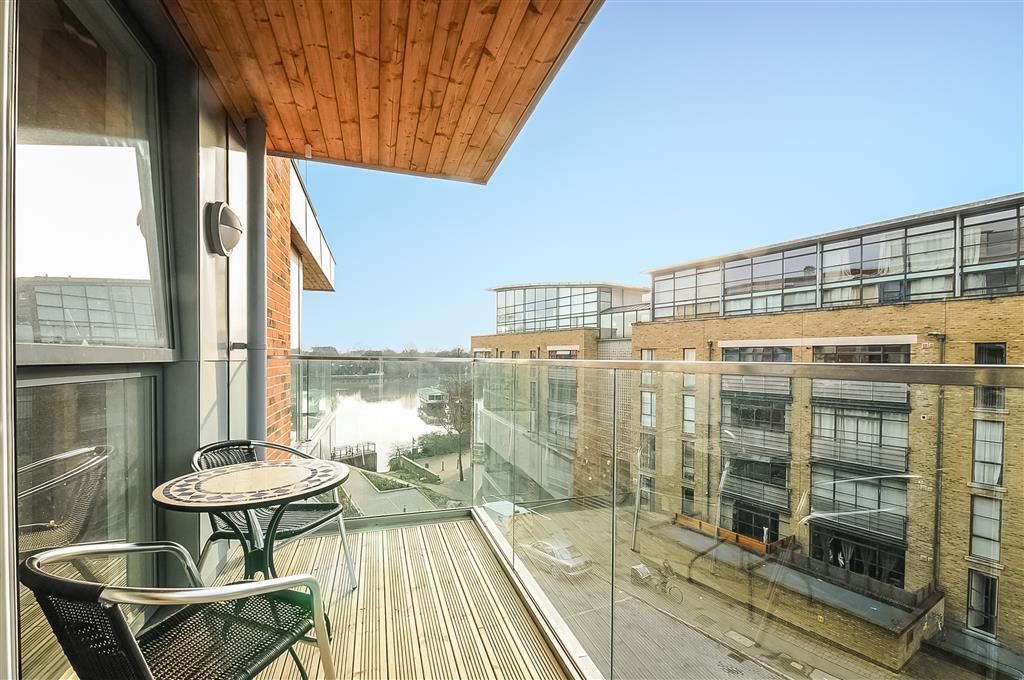 Property photo 2 of 10 Balcony