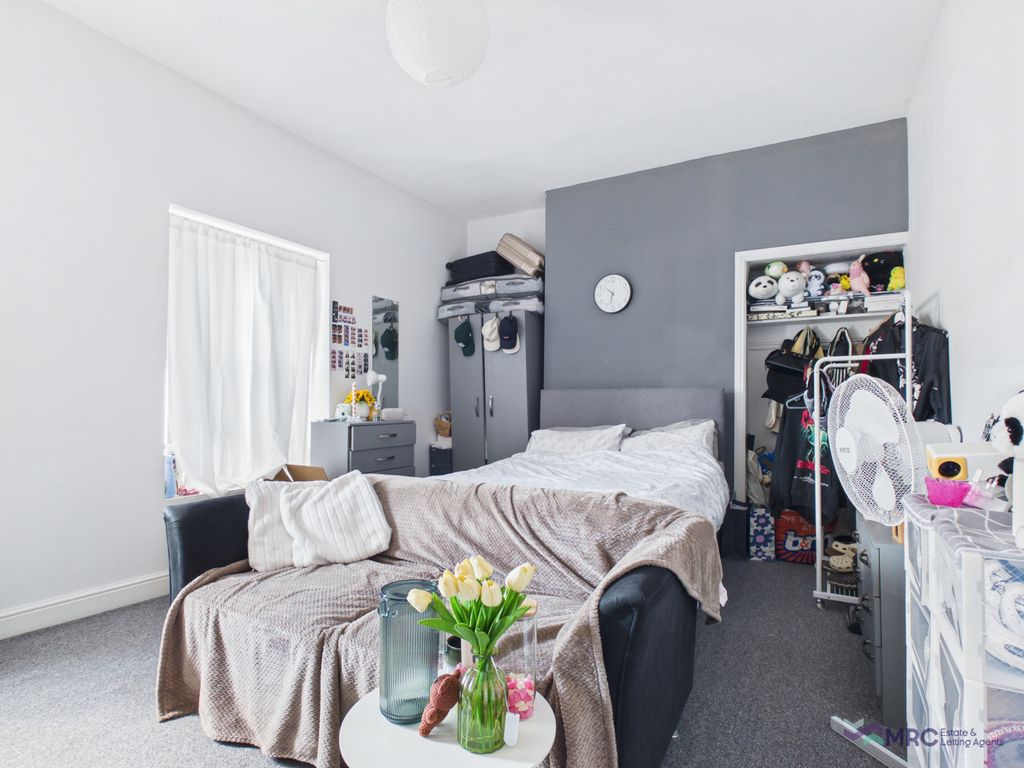 Property photo 1 of 9 Room To Rent With All Bills Included