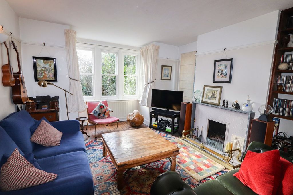 Property photo 2 of 20