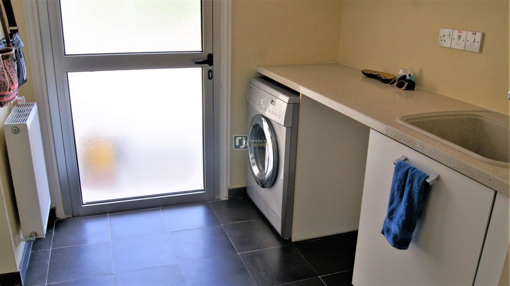 Property photo 2 of 48