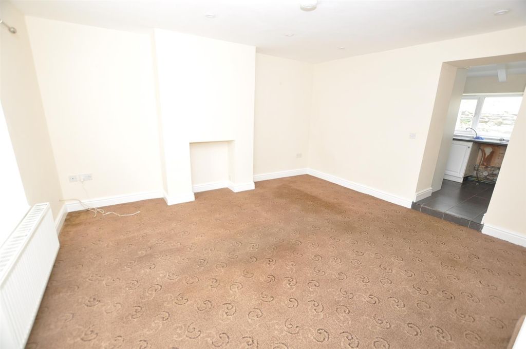 Property photo 3 of 9 Lounge