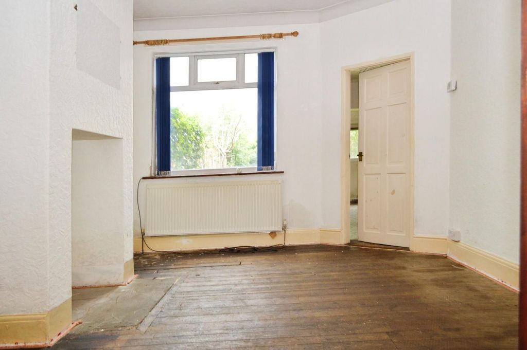 Property photo 3 of 12 Dining Room