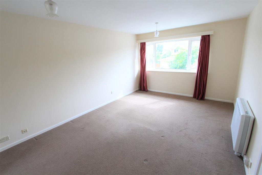 Property photo 2 of 8 Img_2393 - Living Room .Jpg