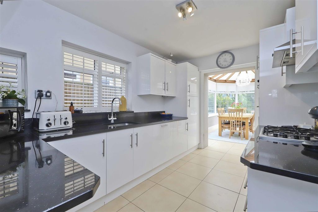 Property photo 2 of 23