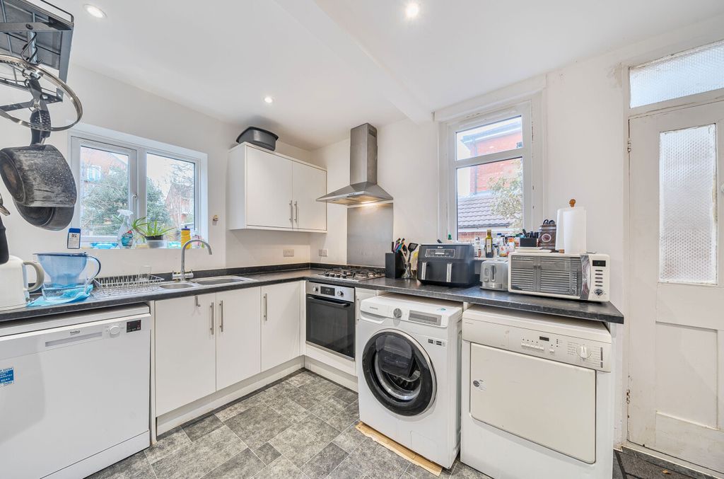 Property photo 2 of 13 1397598-24-696508...