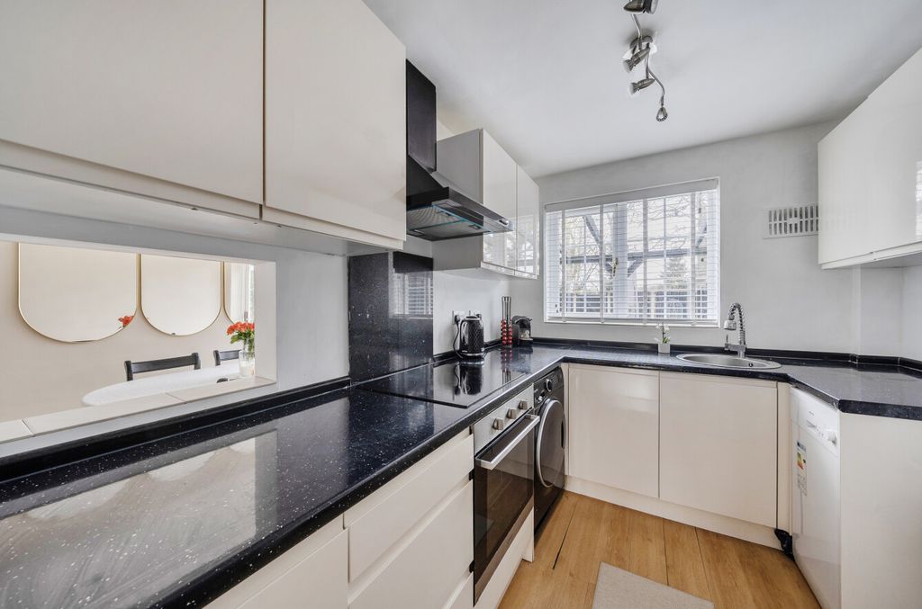 Property photo 2 of 18 1414867-14-698B12...