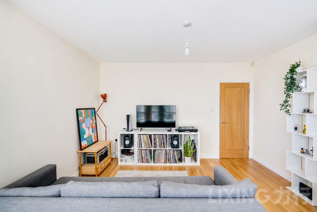 Property photo 3 of 12