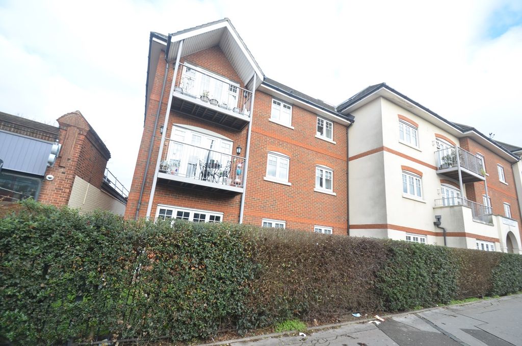 2 bed flat for sale Monks Orchard