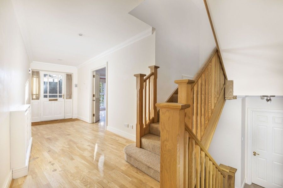 Property photo 2 of 25