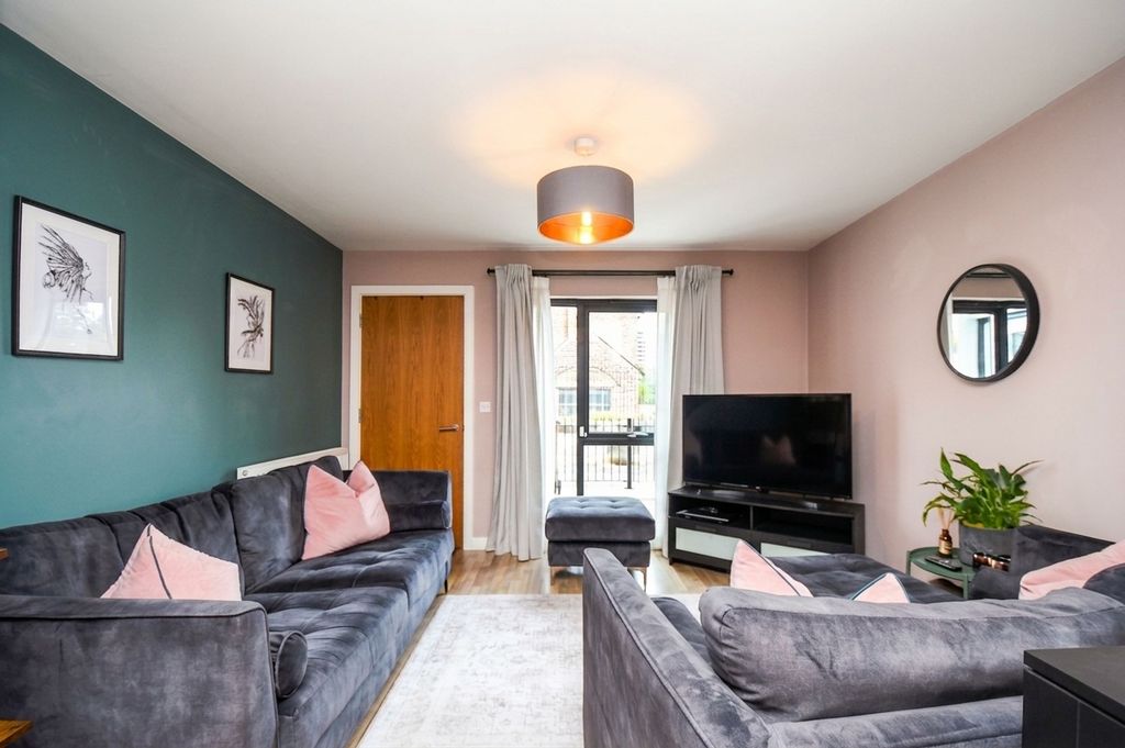 Property photo 2 of 13