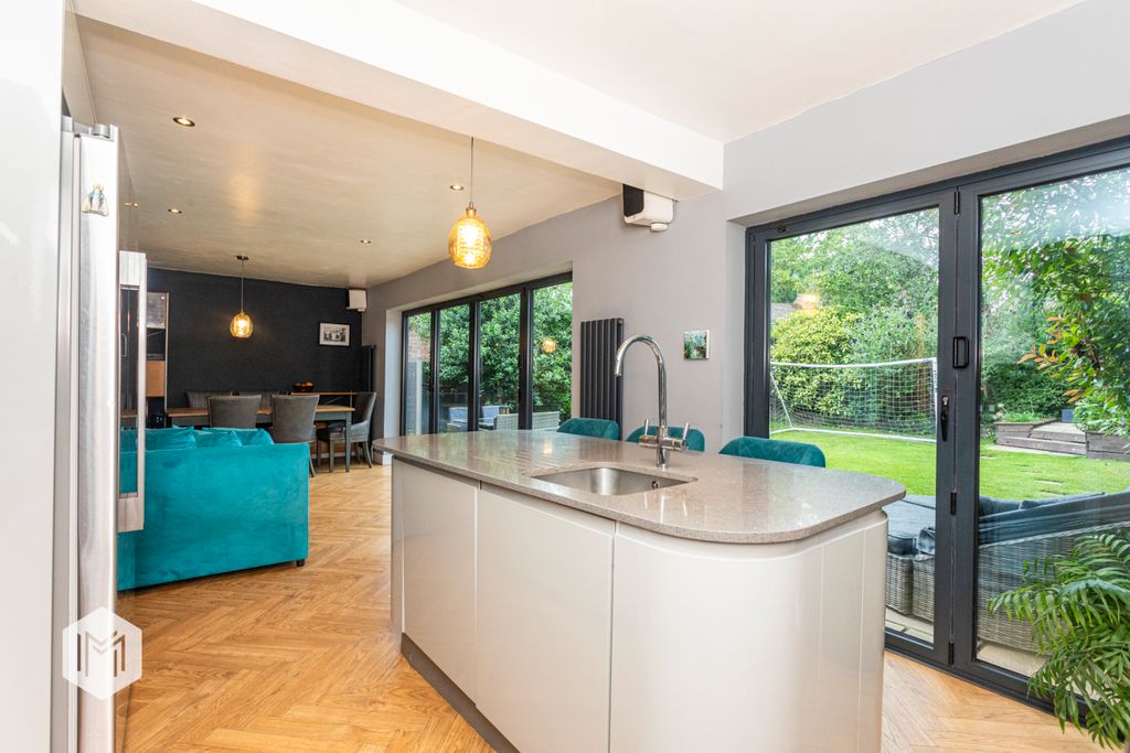 Property photo 2 of 37 Picture No. 74
