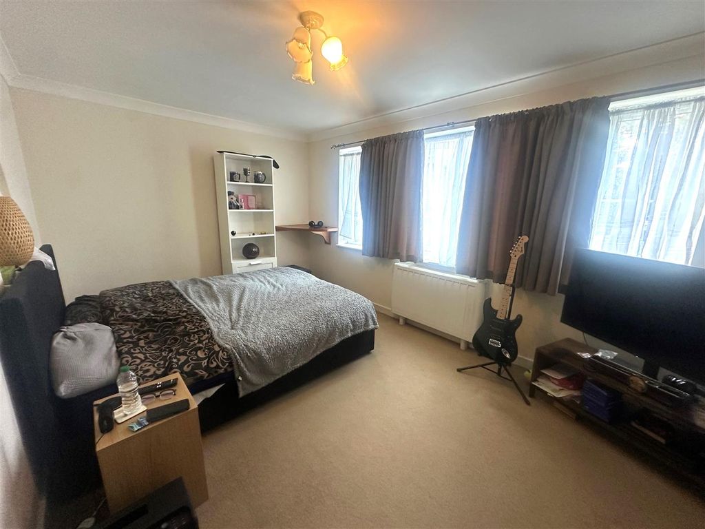 Property photo 3 of 5 Coopers Estate Agents