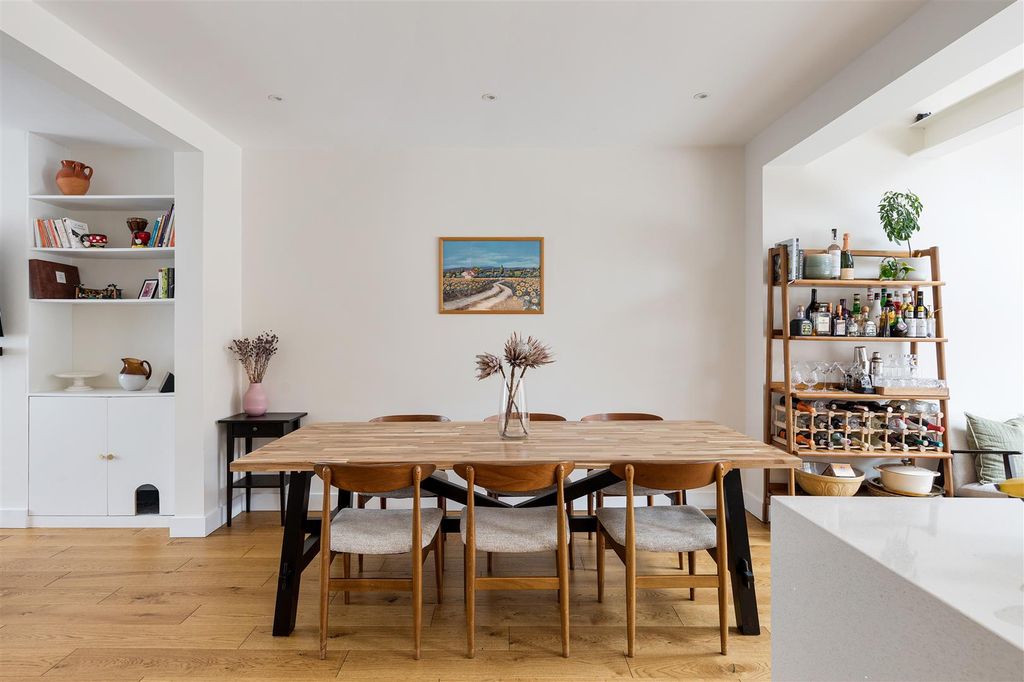 Property photo 3 of 48 Longacre Road, E17