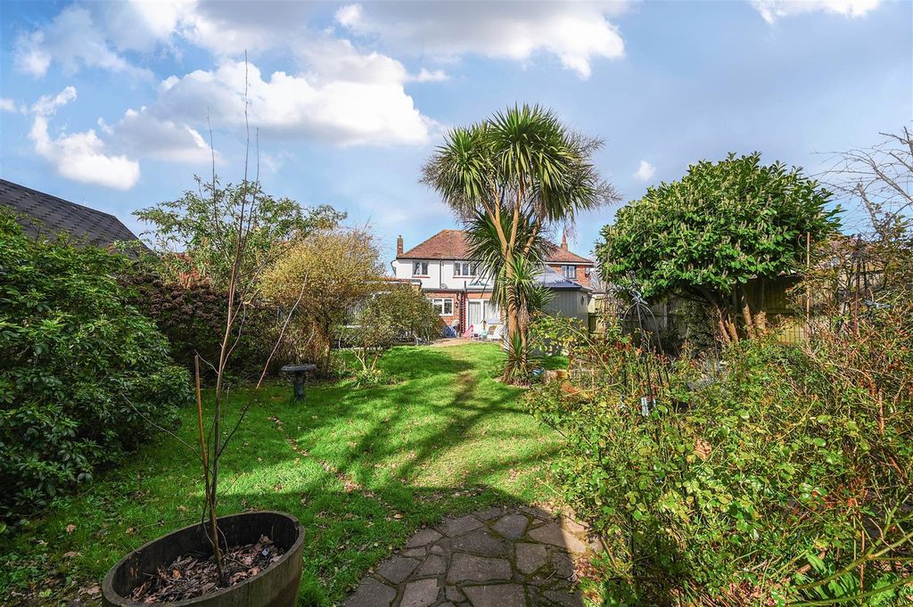 Property photo 3 of 26 11 Glenleigh Park Road - Tn394Eh - Photos (22).Jpg