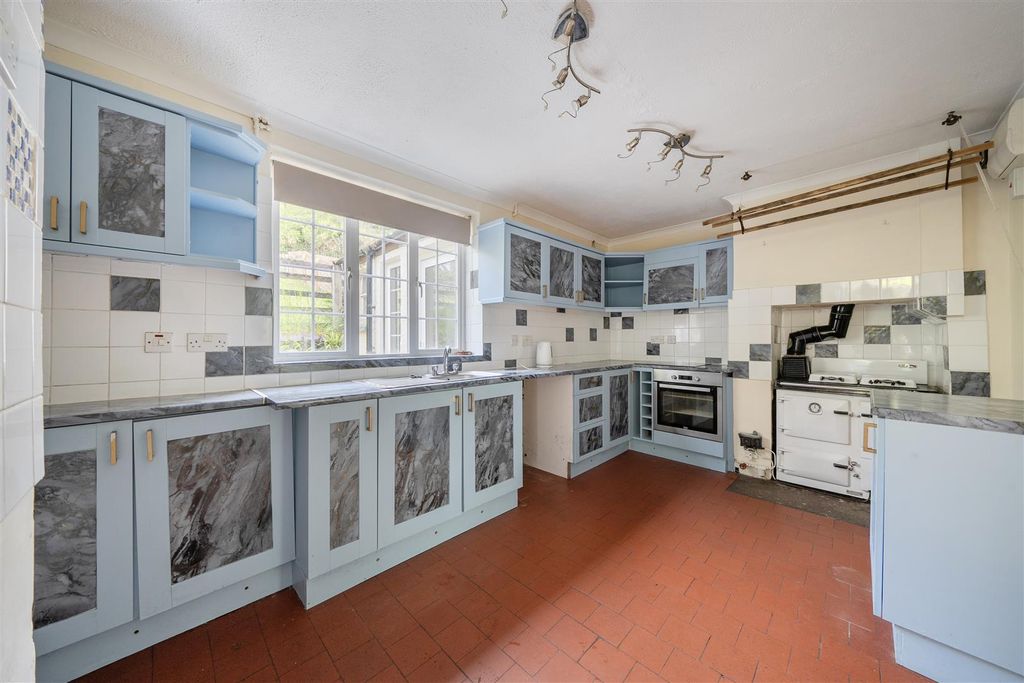 Property photo 2 of 9 1458858-14-6A0c69d26Eb36.Jpg