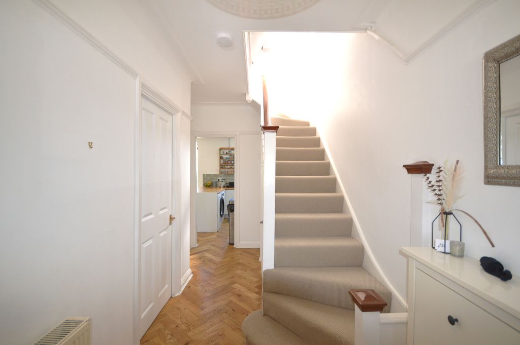 Property photo 2 of 25