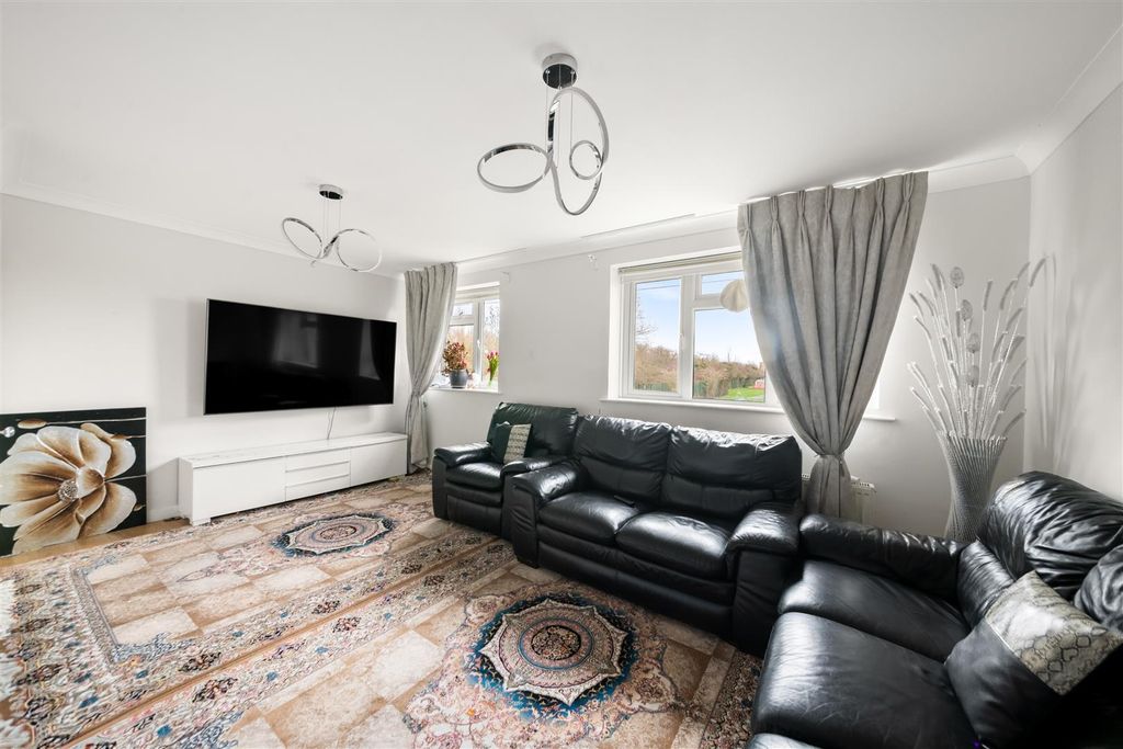 Property photo 2 of 14 1