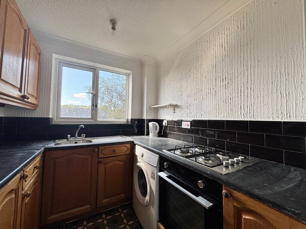 Property photo 2 of 6 Kitchen