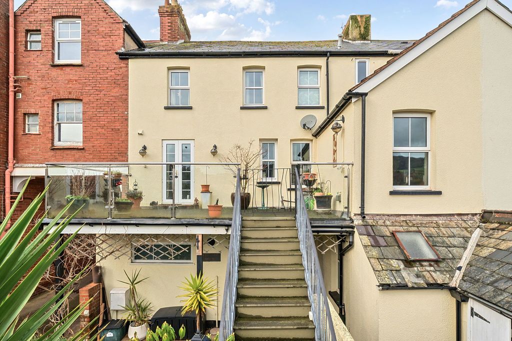 Property photo 2 of 23