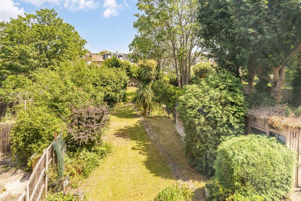 Property photo 2 of 8