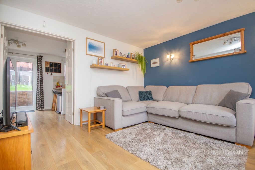 Property photo 3 of 15