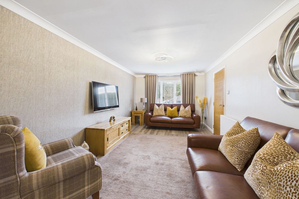 Property photo 2 of 36 Lounge Angle 1