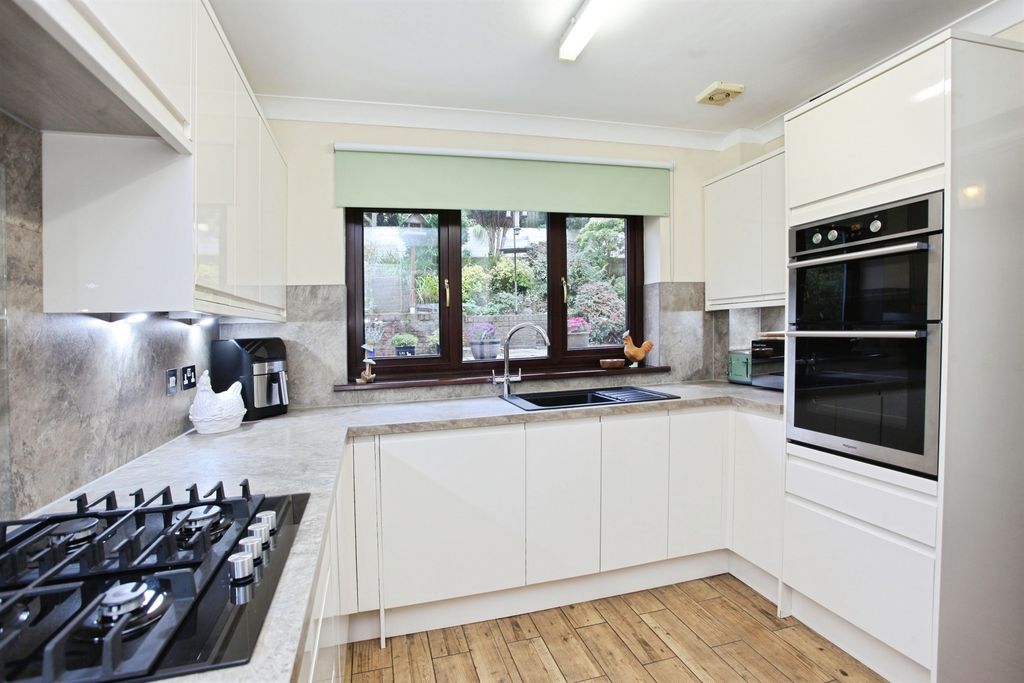 Property photo 2 of 26