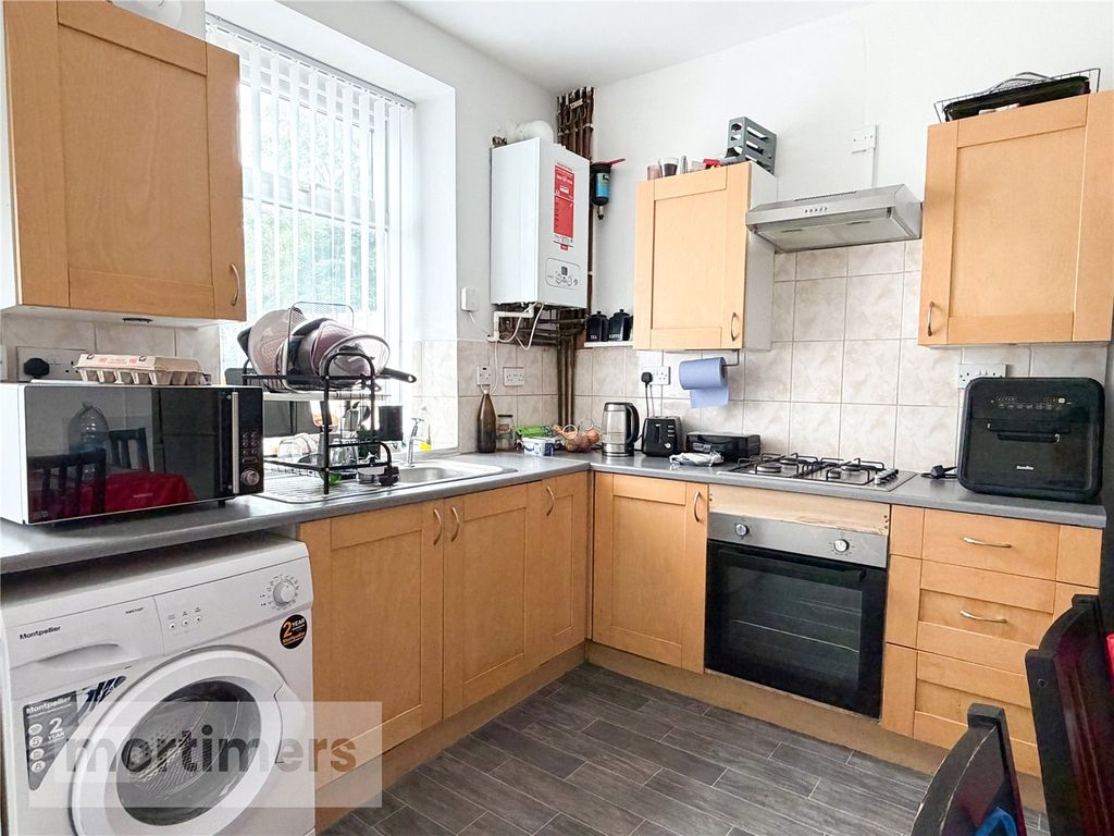 Property photo 2 of 9 Kitchen