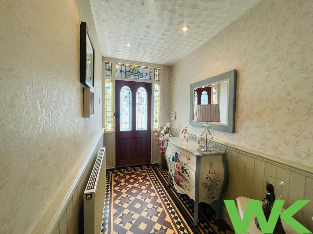 Property photo 2 of 16 Hallway