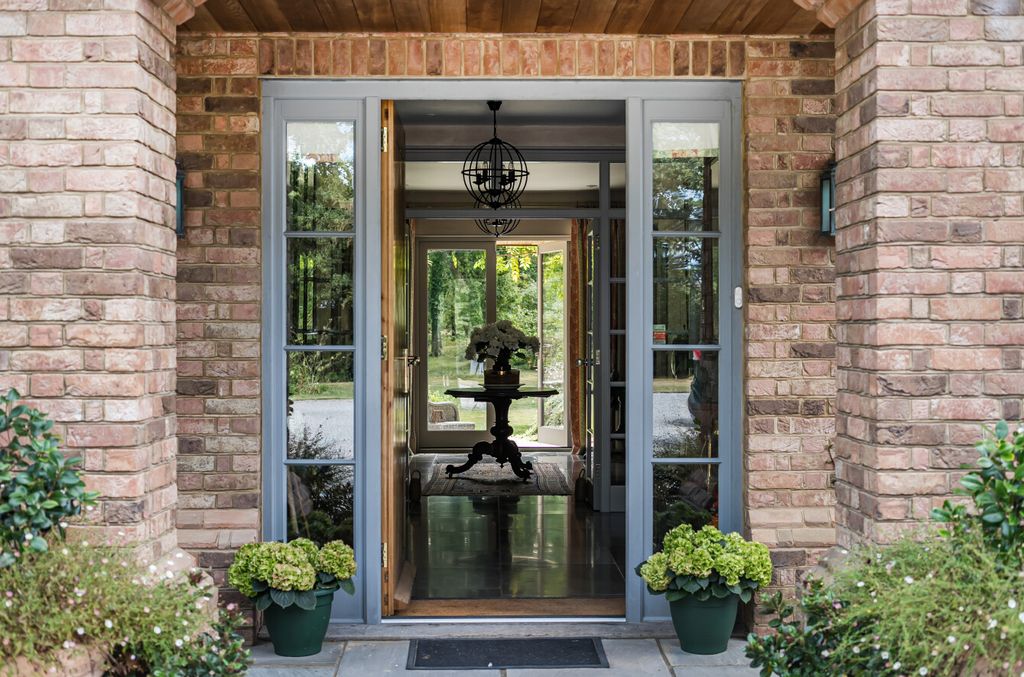 Property photo 3 of 25