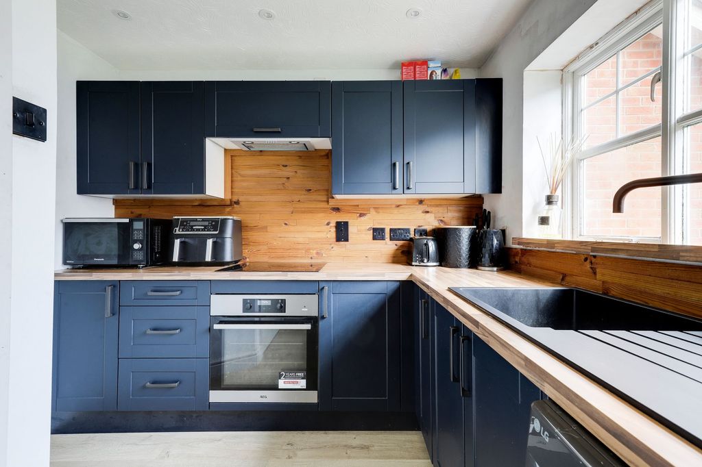 Property photo 3 of 18