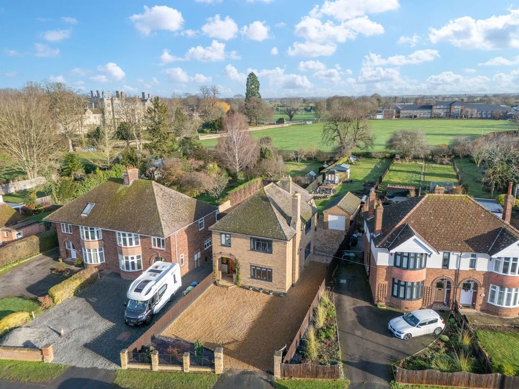 Property photo 2 of 26